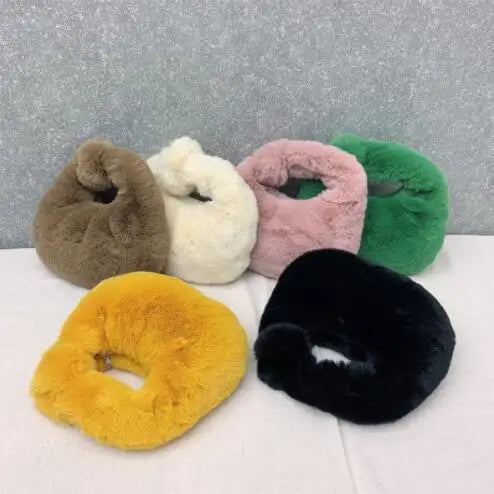 Fur Women's Small Half Moon Bag Luxury Warm Plush Wrist Bags for Women Fashion Furry Short Handle Clutch Cute Ladies Coin Purses