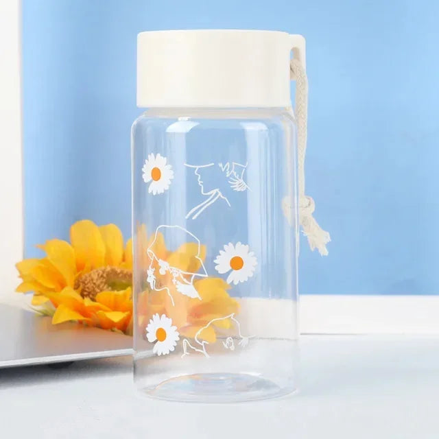 Small Daisy Frosted Plastic Mug, Portable Transparent Travel Tea Cup, Cute BPA-Free Water Bottle for Outdoor Use