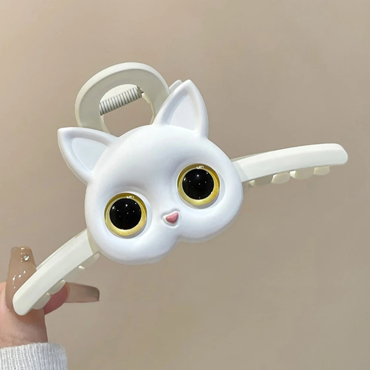 Cute cat large plate hairpin on the back of the woman's head, shark clip grip clip hairpin head