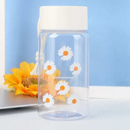 Small Daisy Frosted Plastic Mug, Portable Transparent Travel Tea Cup, Cute BPA-Free Water Bottle for Outdoor Use