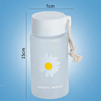 Small Daisy Frosted Plastic Mug, Portable Transparent Travel Tea Cup, Cute BPA-Free Water Bottle for Outdoor Use