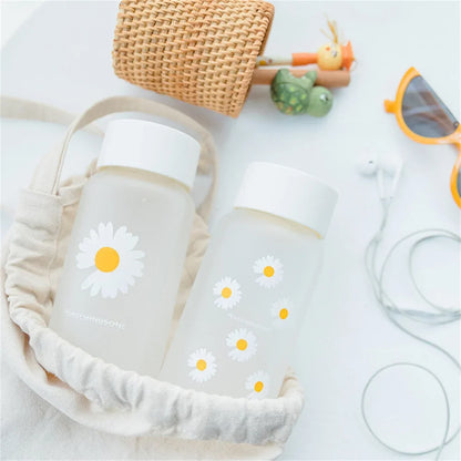 Small Daisy Frosted Plastic Mug, Portable Transparent Travel Tea Cup, Cute BPA-Free Water Bottle for Outdoor Use