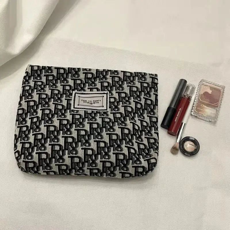 Cosmetic Bag Cute Black and White Elegant Jacquard Canvas Artistic Retro Elegant Flower Convenient Clutch