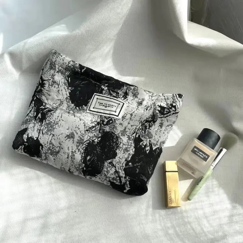 Cosmetic Bag Cute Black and White Elegant Jacquard Canvas Artistic Retro Elegant Flower Convenient Clutch