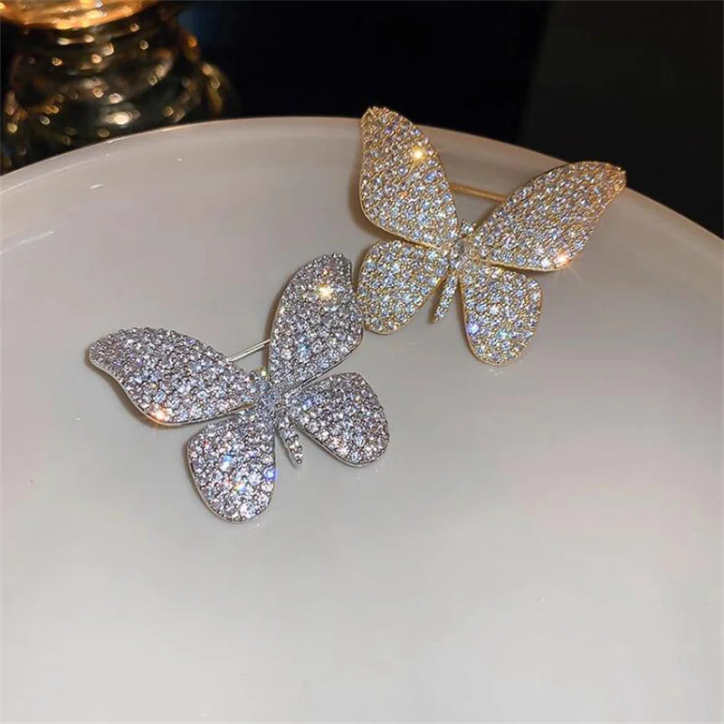 Sweet Rhinestone Pearl Insect Butterfly Brooch Pin for Women Girls Ins Style Trendy Coat Dress Wedding Party Jewelry Decoration