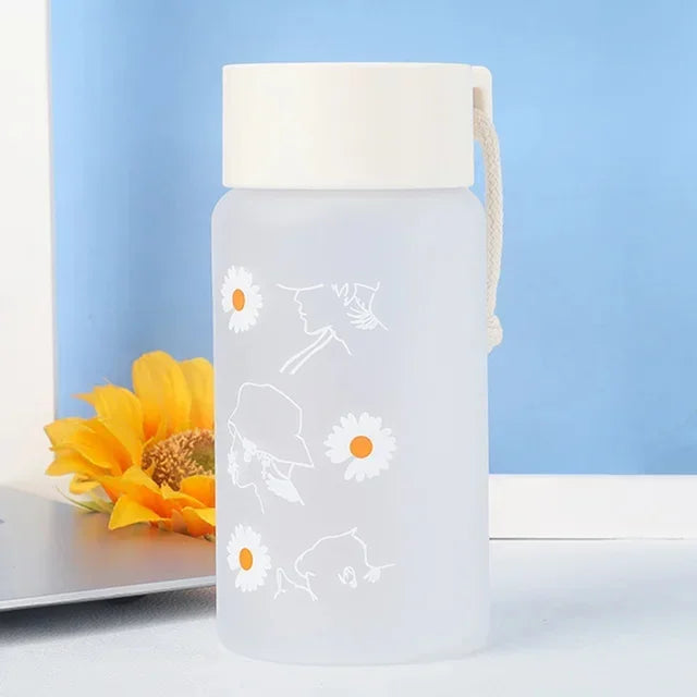 Small Daisy Frosted Plastic Mug, Portable Transparent Travel Tea Cup, Cute BPA-Free Water Bottle for Outdoor Use