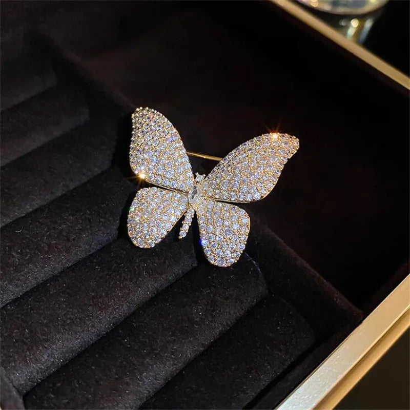 Sweet Rhinestone Pearl Insect Butterfly Brooch Pin for Women Girls Ins Style Trendy Coat Dress Wedding Party Jewelry Decoration